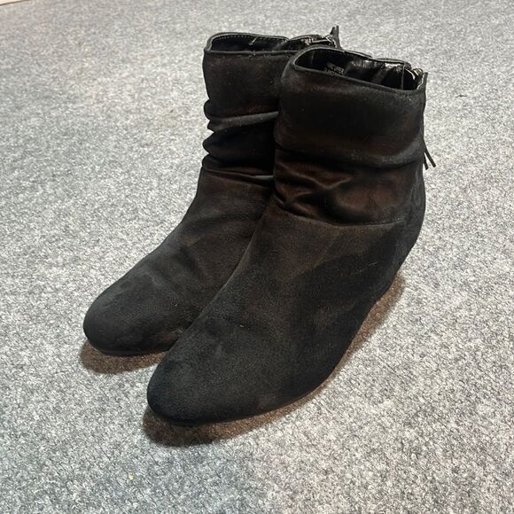 Diba Black Suede Ankle Booties - Picture 1 of 7